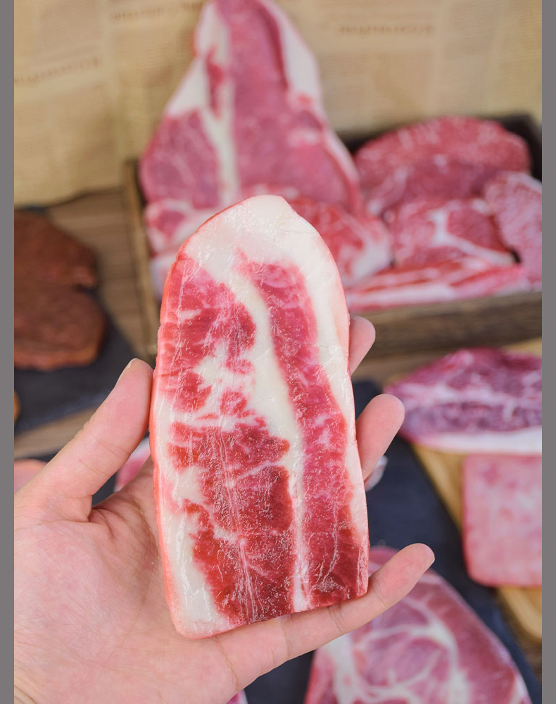 リアルな偽造肉スライス - 肉屋のディスプレイ、いたずら、料 - Photography Of Food のレビューと価格