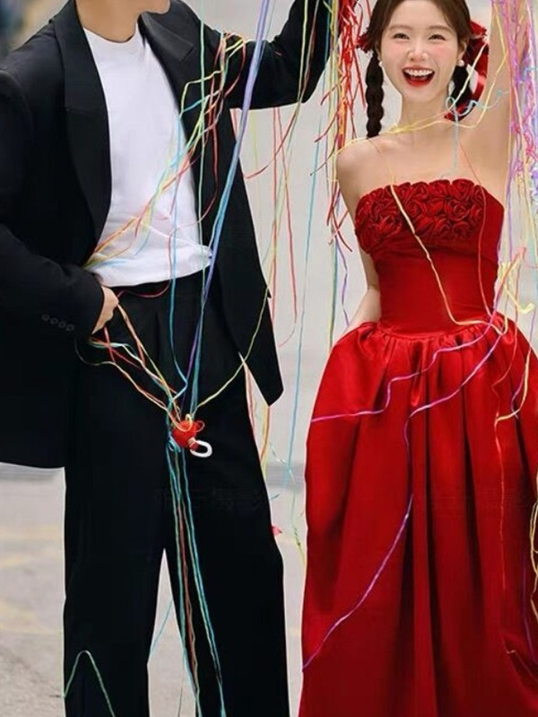 2025年新作 レッド ブライズメイド ストリートスナップ  - Photography Wedding のレビューと価格